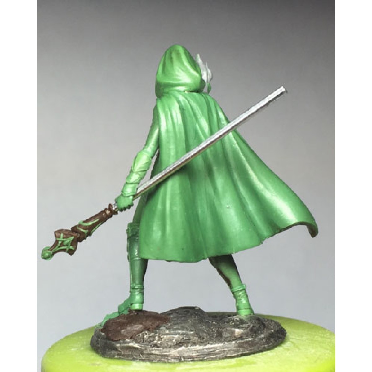 Dark Sword Miniatures Visions In Fantasy Female Mage W Staff Ii